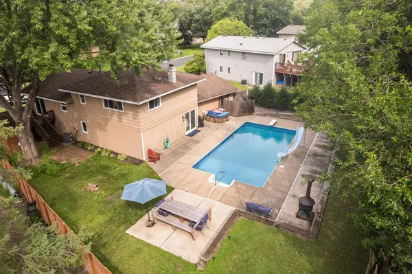 12813 Apple View LN, Burnsville, MN 55337