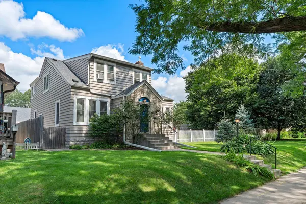 841 Sherwood AVE, Saint Paul, MN 55106