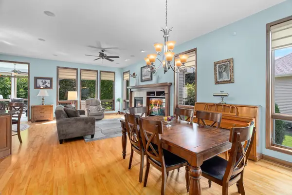 10539 Hawthorn CT, Woodbury, MN 55129