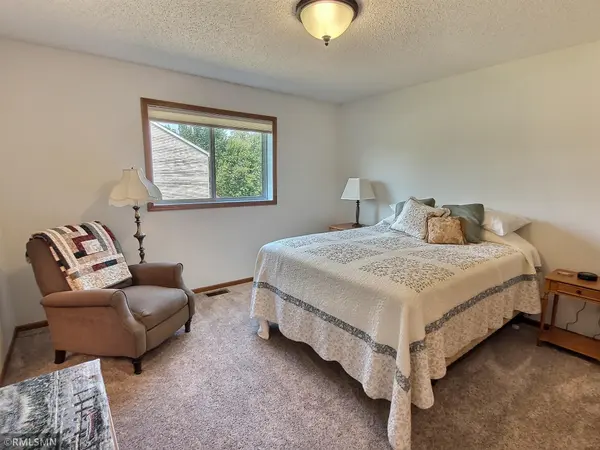 240 Douglas DR S, Annandale, MN 55302