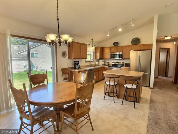 240 Douglas DR S, Annandale, MN 55302