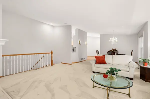 7364 Howard LN, Eden Prairie, MN 55346