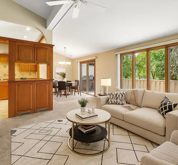 5624 Hyland Courts DR, Bloomington, MN 55437