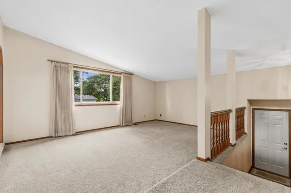 4629 Kingsbury DR, Eagan, MN 55122