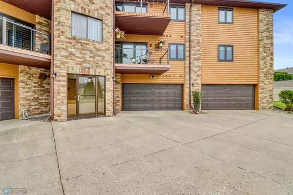 3201 14th ST S #204, Moorhead, MN 56560