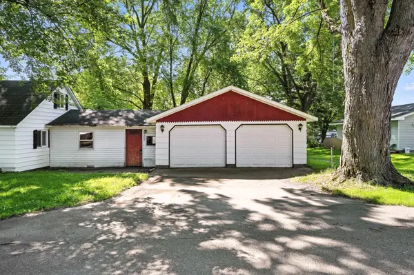 260 Pershing AVE, Clear Lake, WI 54005