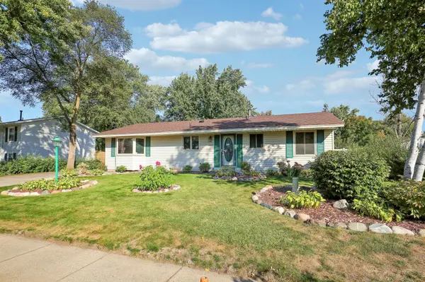 889 Whitney DR, Apple Valley, MN 55124