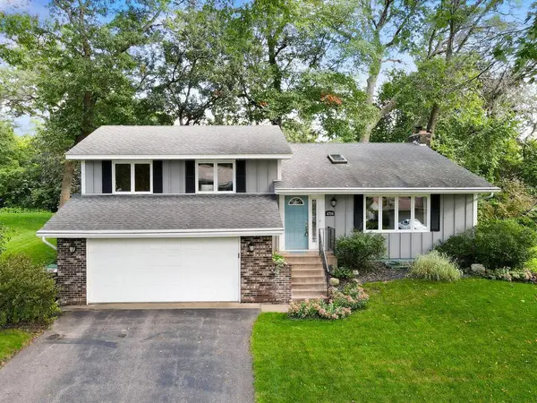 4706 Lorinda DR, Shoreview, MN 55126