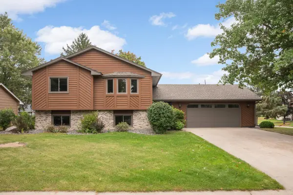 9200 Woodhall Bay N, Brooklyn Park, MN 55443