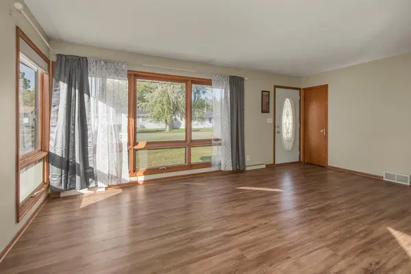 2144 Mesabi AVE, North Saint Paul, MN 55109