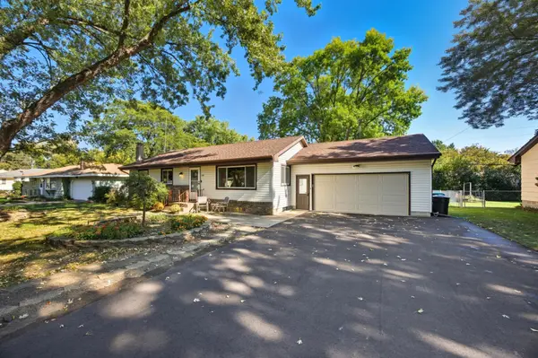 7739 Woodlawn DR, Mounds View, MN 55112