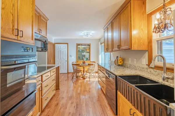 1913 E 86 1/2 ST, Bloomington, MN 55425
