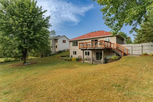 803 Rodeo DR SE, Pine Island, MN 55963