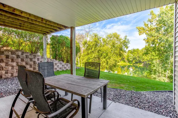 1091 Westcliff Curve, Shoreview, MN 55126