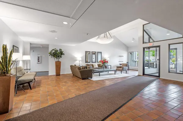 3020 Saint Albans Mill RD #106, Minnetonka, MN 55305