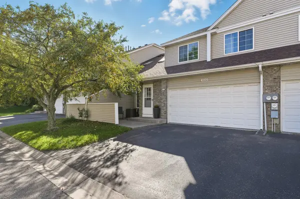 1112 Pecks Woods DR, New Brighton, MN 55112