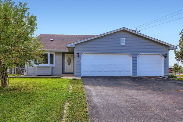 7061 Upper 17th ST N,  Oakdale,  MN 55128