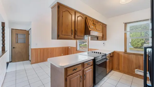 892 Redwell LN, Apple Valley, MN 55124