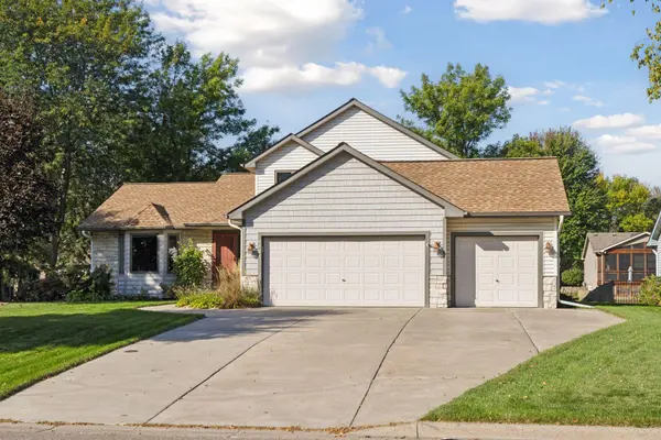 6465 W Shadow Lake DR, Lino Lakes, MN 55014
