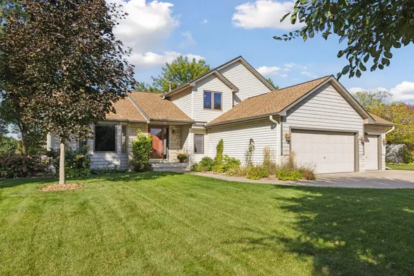 6465 W Shadow Lake DR, Lino Lakes, MN 55014