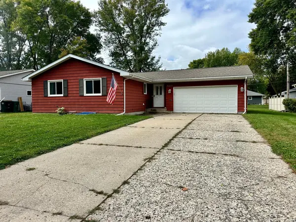 1811 Judd AVE N, Glencoe, MN 55336