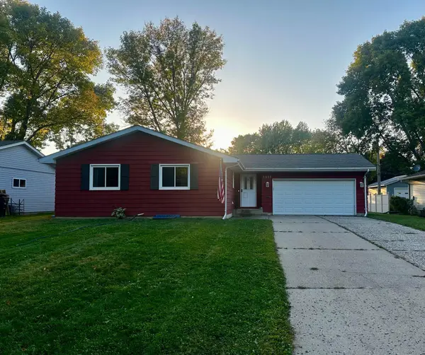 1811 Judd AVE N, Glencoe, MN 55336