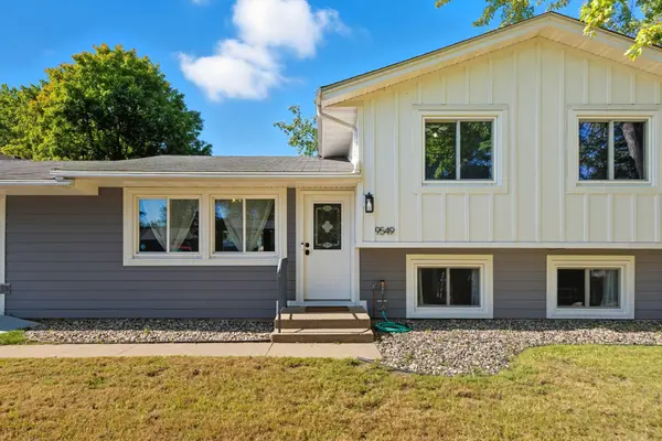9549 Yorkshire LN, Eden Prairie, MN 55347