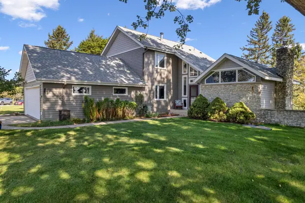 1376 Skyline DR, Winona, MN 55987