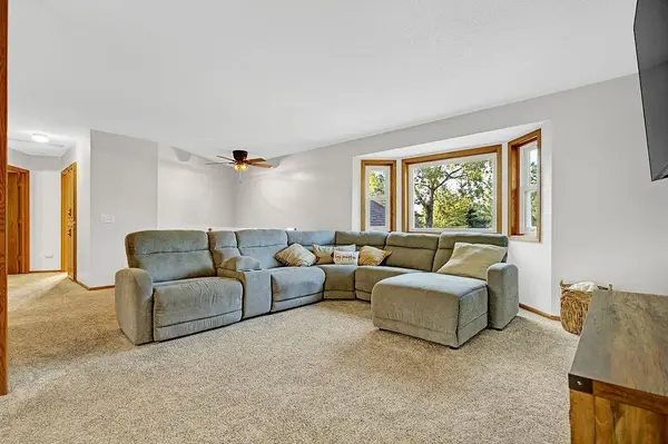 38413 Woodduck LN, North Branch, MN 55056