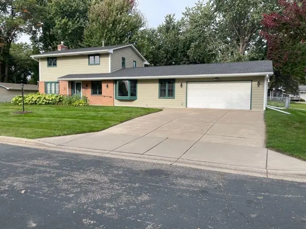 6096 Birchwood RD, Woodbury, MN 55125