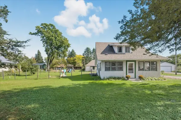 300 Dahlin AVE NE, Isanti, MN 55040