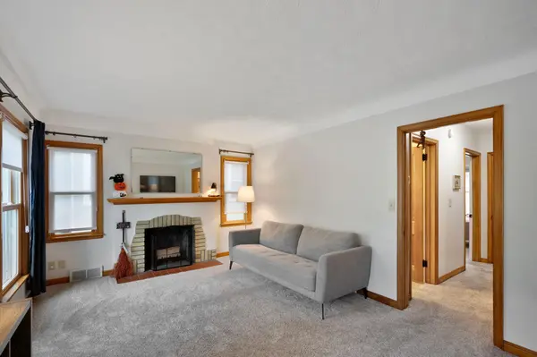 1463 Saint Albans ST N, Saint Paul, MN 55117