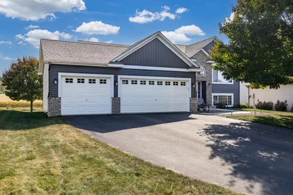 985 Cobblestone LN,  Belle Plaine,  MN 56011