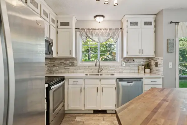 8770 Benson WAY, Inver Grove Heights, MN 55076