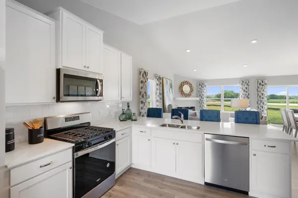 2206 LaTour DR, Shakopee, MN 55379