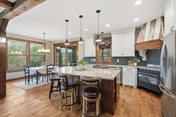 380 Cedar CT, Troy Twp, WI 54016