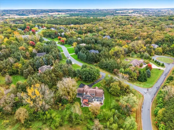 380 Cedar CT, Troy Twp, WI 54016