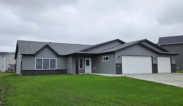 466 Skylane ST,  Kindred,  ND 58051