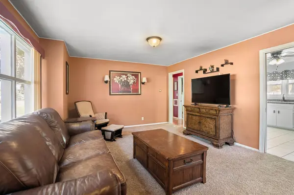 613 E University ST, Owatonna, MN 55060