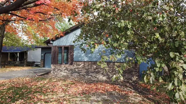 6329 Whispering Oaks DR, Eden Prairie, MN 55346