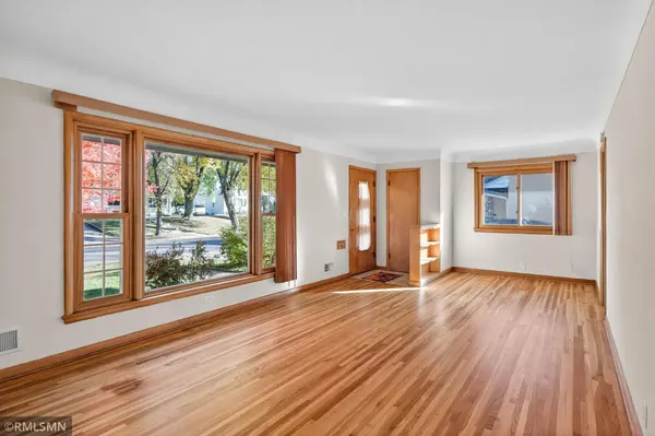 1019 Sperl ST, West Saint Paul, MN 55118