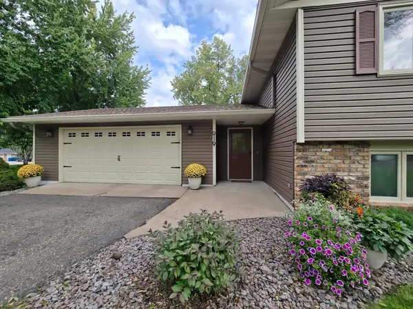 919 15th ST SE, Forest Lake, MN 55025