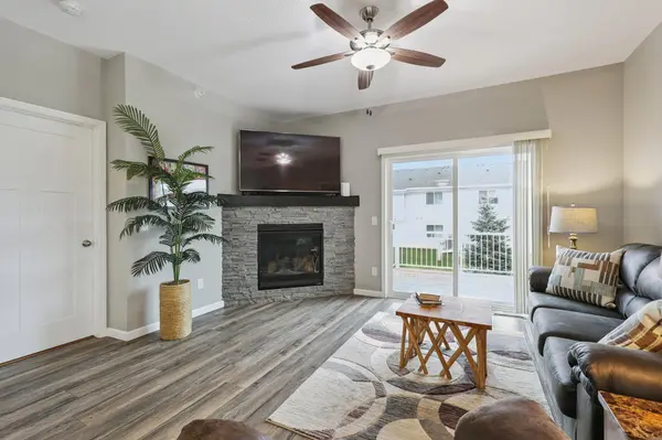 4225 Blakewood DR, Shakopee, MN 55379