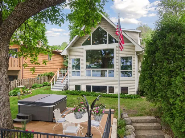 5125 Greenwood CIR, Greenwood, MN 55331