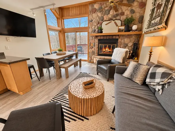 511 Moose Mountain DR, Tofte, MN 55615