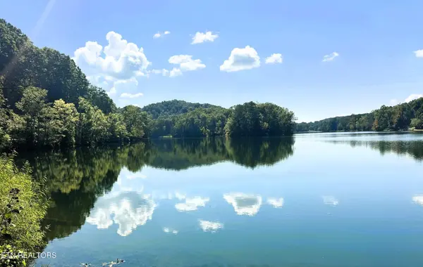 661 Laurel Lake Circle, Madisonville, TN 37354