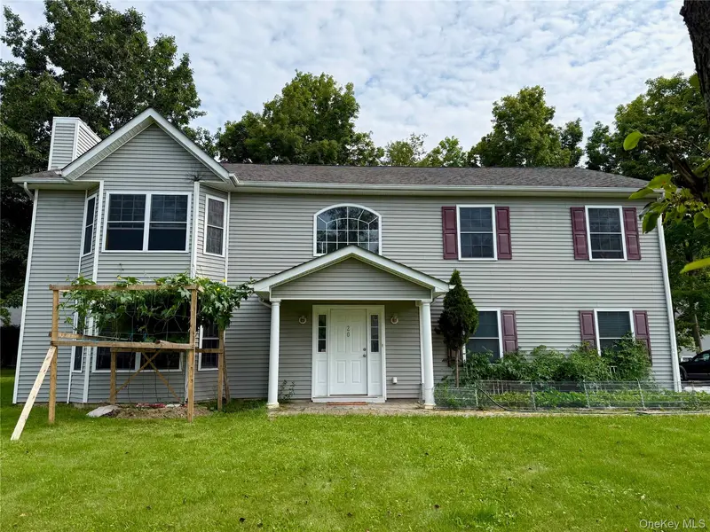 20 3rd ST, Middletown, NY 10940