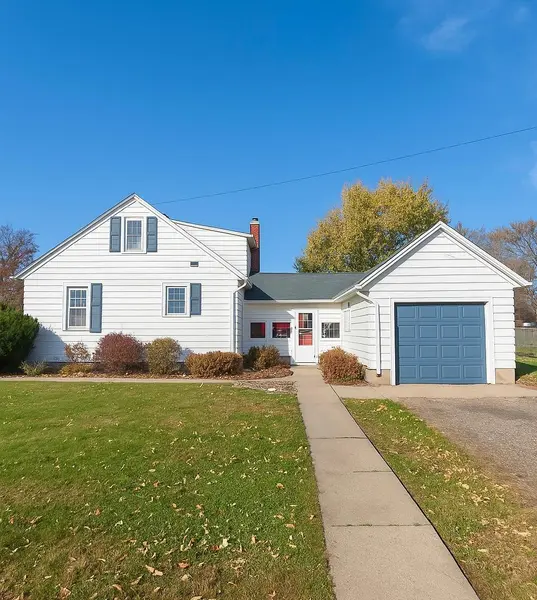 925 S Prairie ST, Lake City, MN 55041