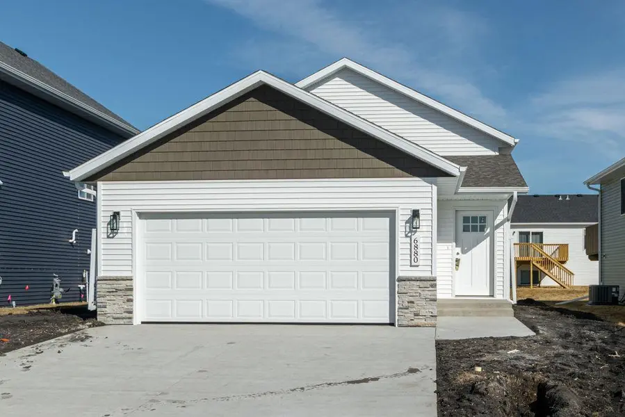 6880 Thomas ST, Horace, ND 58047
