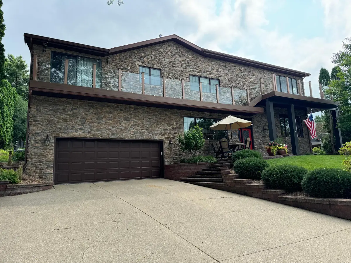 1428 Edgewater DR, Albert Lea, MN 56007